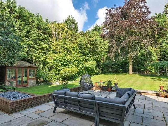 5 bed house for sale