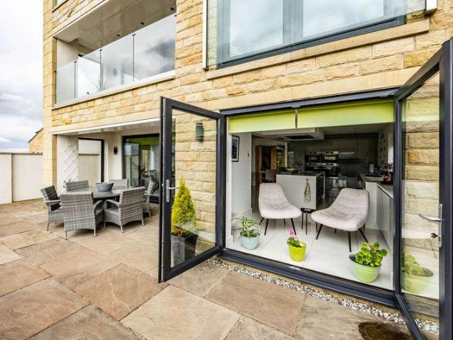 5 bed house for sale
