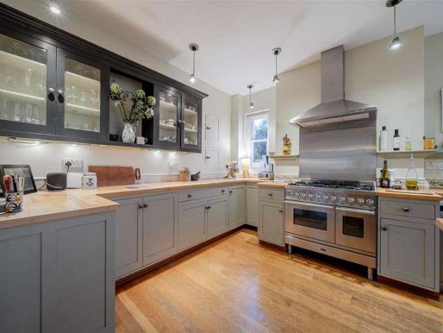 5 bed house for sale