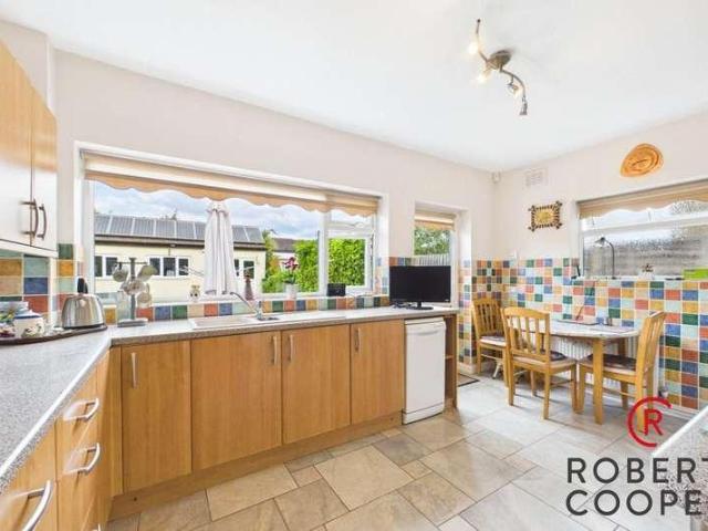 5 bed house for sale