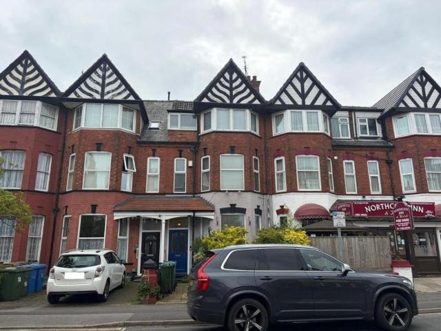 5 bed house for sale