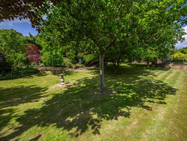 5 bed house for sale