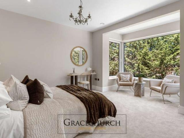 5 bed house for sale