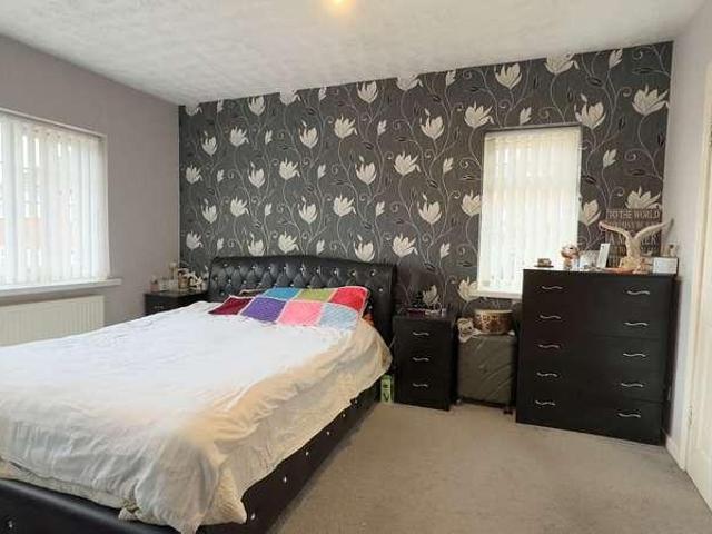 5 bed house for sale
