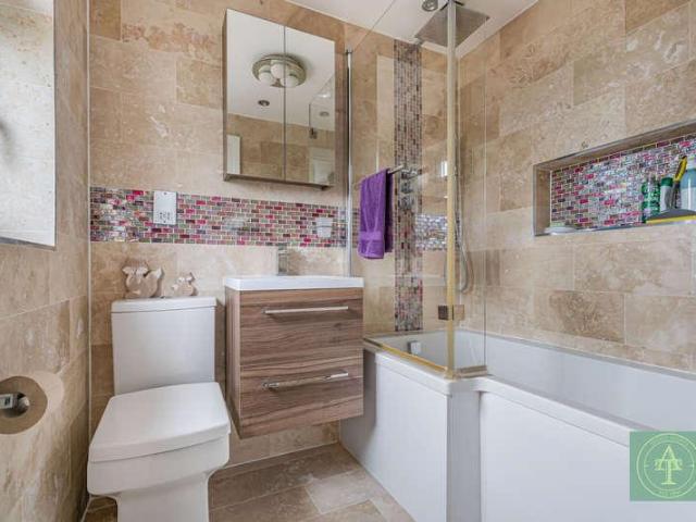 5 bed house for sale