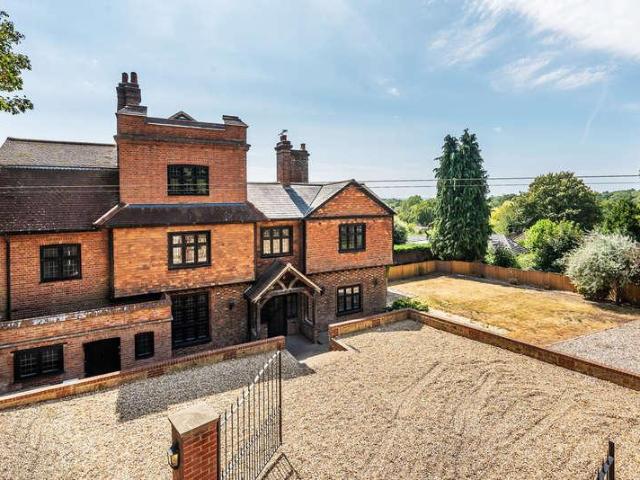 5 bed house for sale