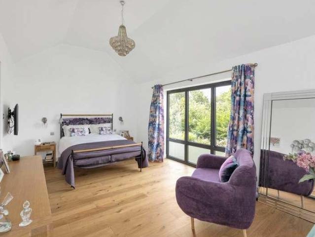 5 bed house for sale