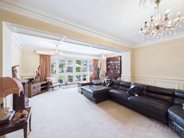 5 bed house for sale