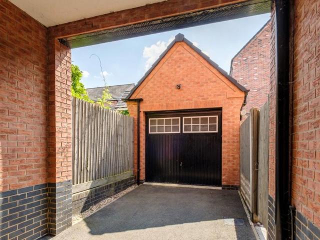 5 bed house for sale