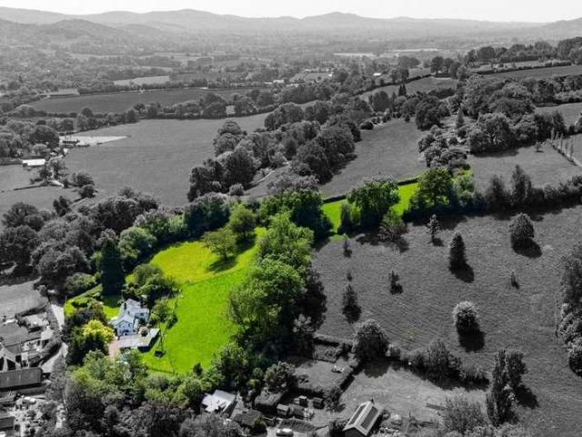 5 bed house for sale