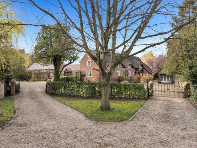 5 bed house for sale
