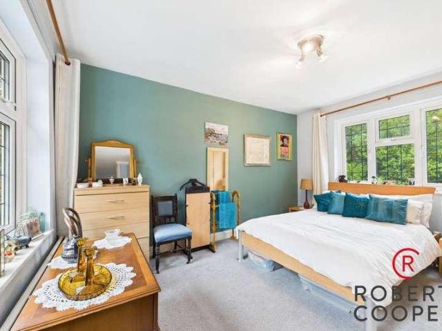 5 bed house for sale