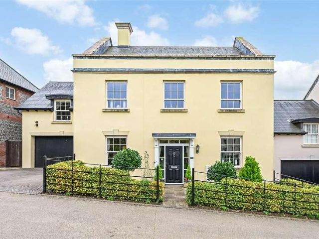 5 bed house for sale