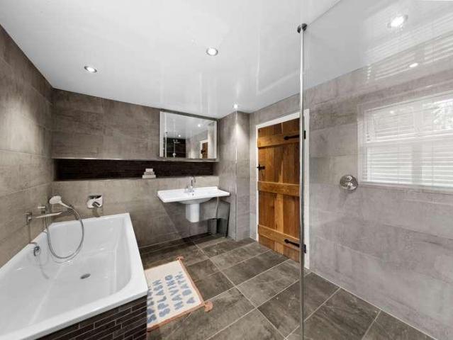5 bed house for sale