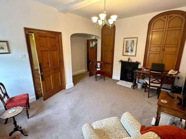 5 bed house for sale