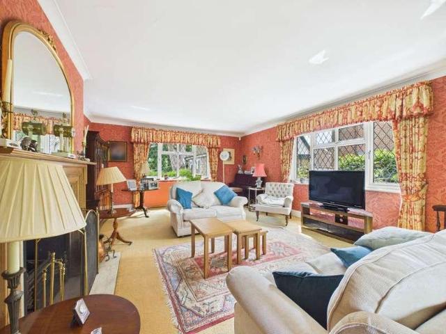 5 bed house for sale