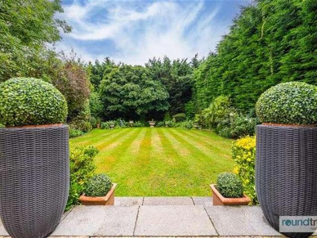 5 bed house for sale