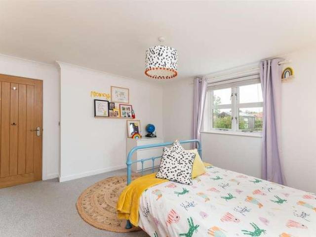 5 bed house for sale