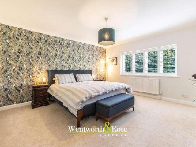 5 bed house for sale