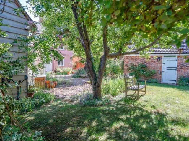 5 bed house for sale