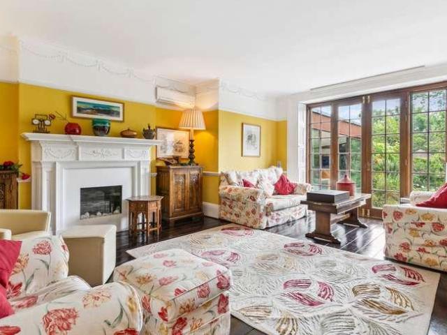 5 bed house for sale