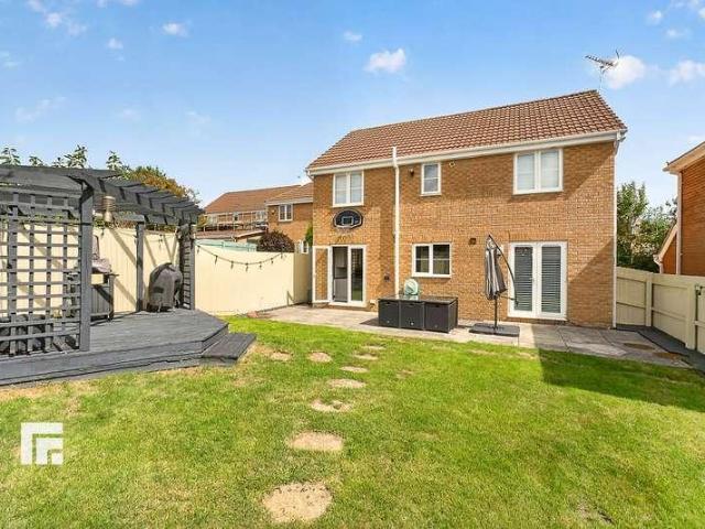 5 bed house for sale
