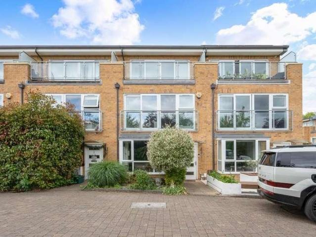 5 bed house for sale