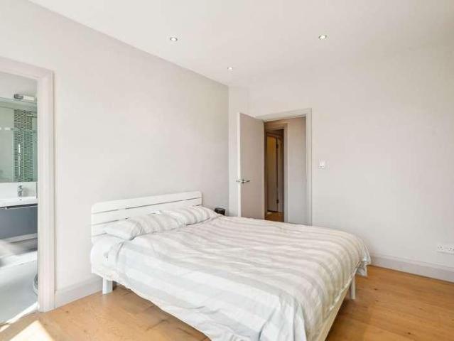 5 bed house for sale