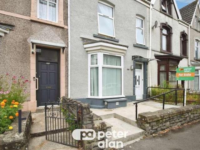 5 bed house for sale