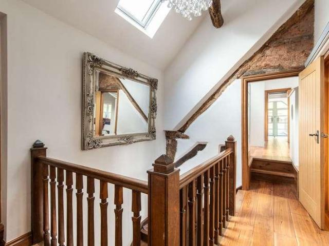 5 bed house for sale