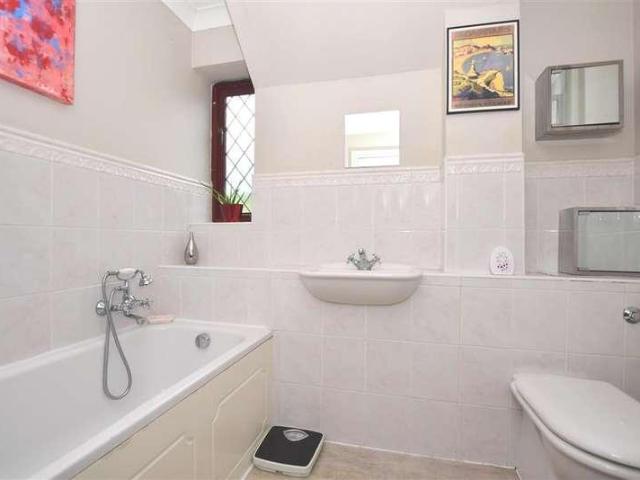 5 bed house for sale
