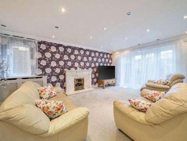 5 bed house for sale