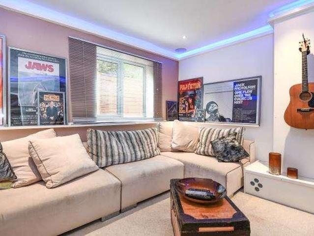 5 bed house for sale