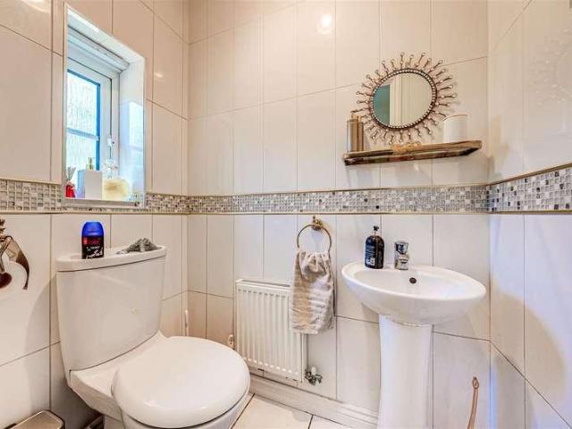 5 bed house for sale