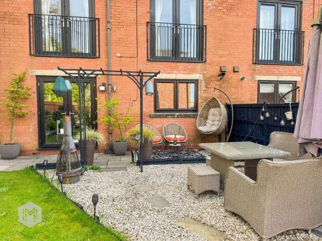 5 bed house for sale