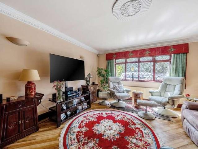 5 bed house for sale