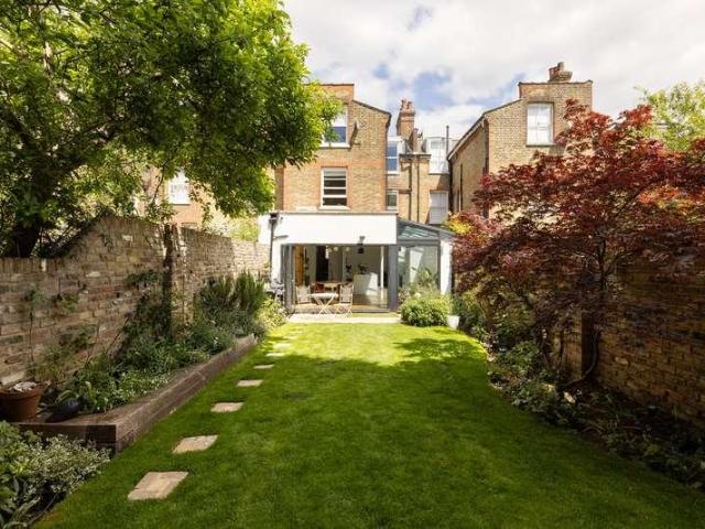 5 bed house for sale
