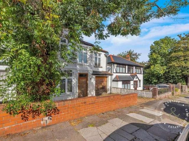 5 bed house for sale