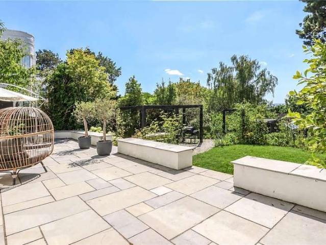 5 bed house for sale