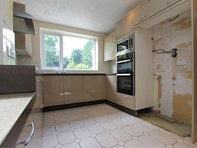 5 bed house for sale