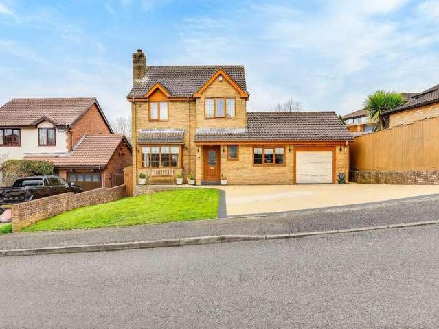 5 bed house for sale