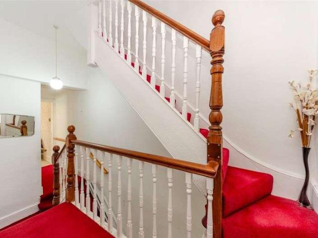 5 bed house for sale