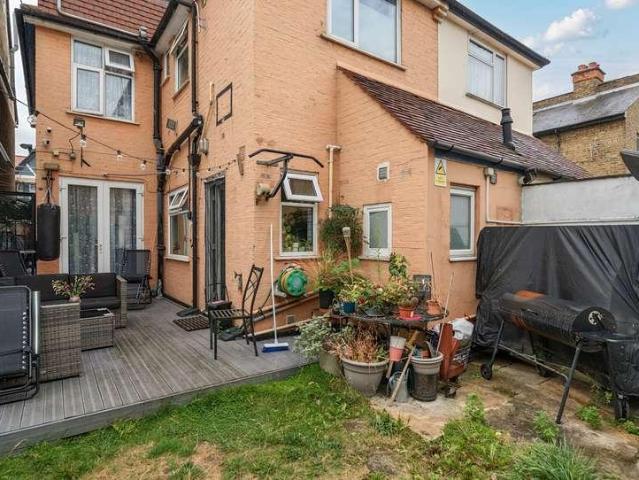 5 bed house for sale