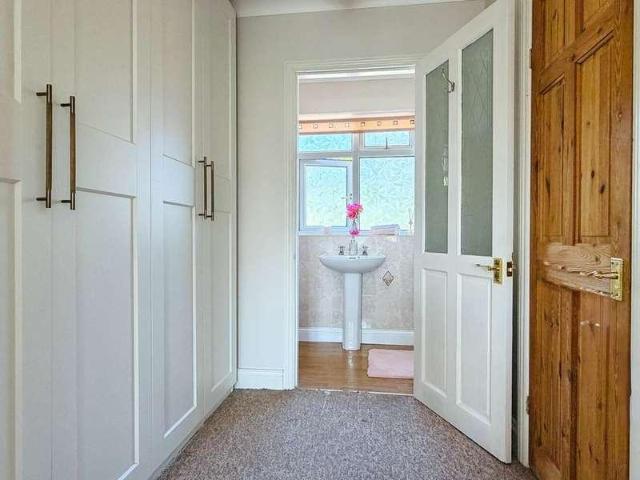 5 bed house for sale