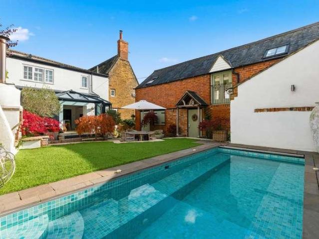 5 bed house for sale