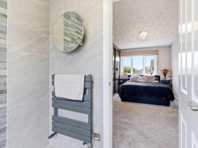 5 bed house for sale
