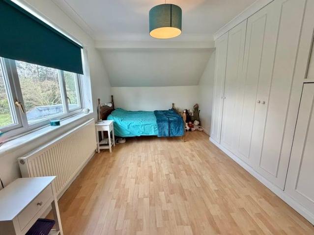 5 bed house for sale
