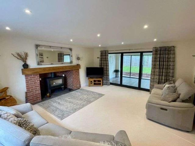 5 bed house for sale