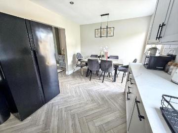 5 bed house for sale