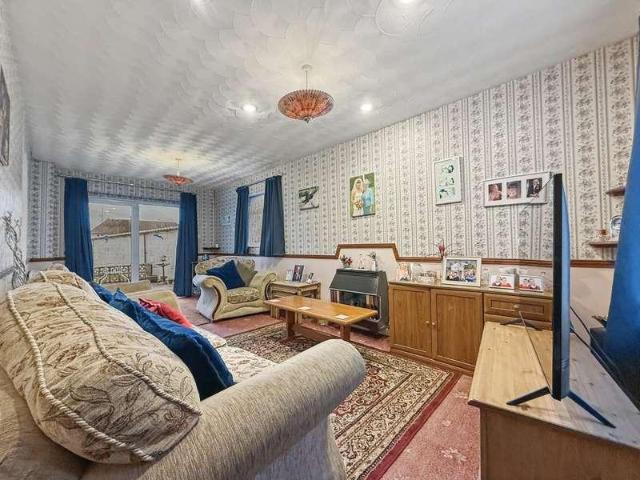 5 bed house for sale